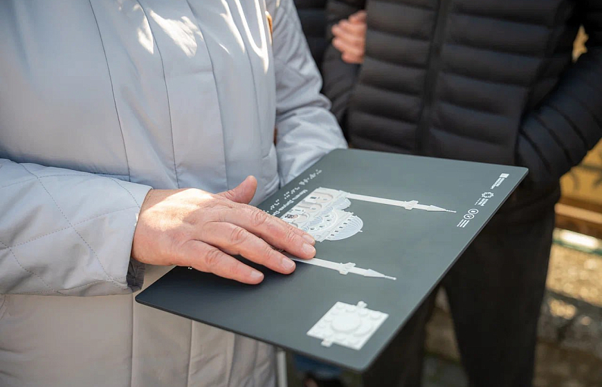 В Евпатории провели первую экскурсию для незрячих и слабовидящих людей
